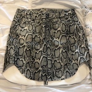 Snakeskin Skirt!!